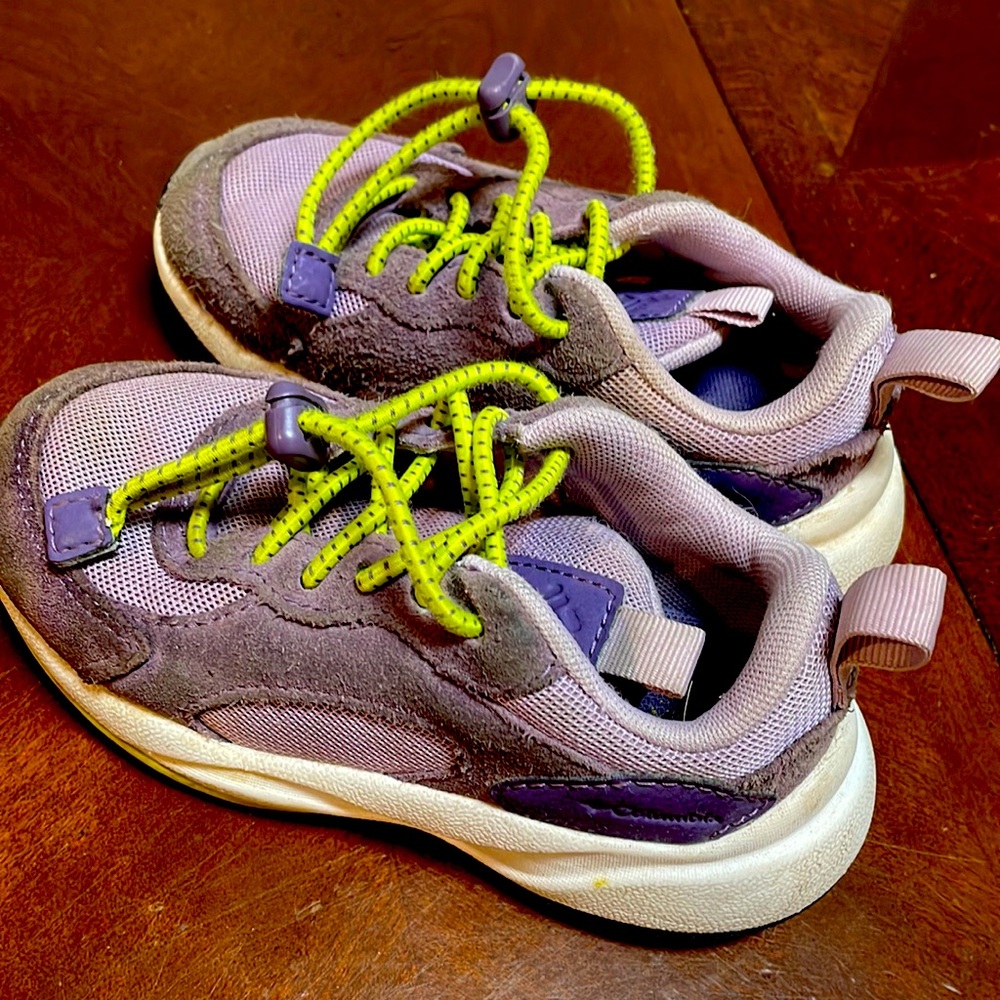 Columbia girl shoes size 10US
